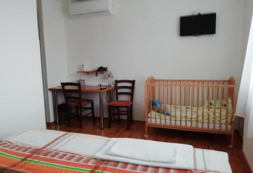 标准间, Motorest U Kola