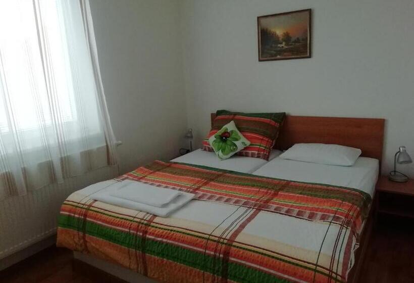 标准间, Motorest U Kola