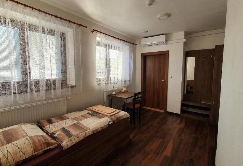 标准间, Motorest U Kola