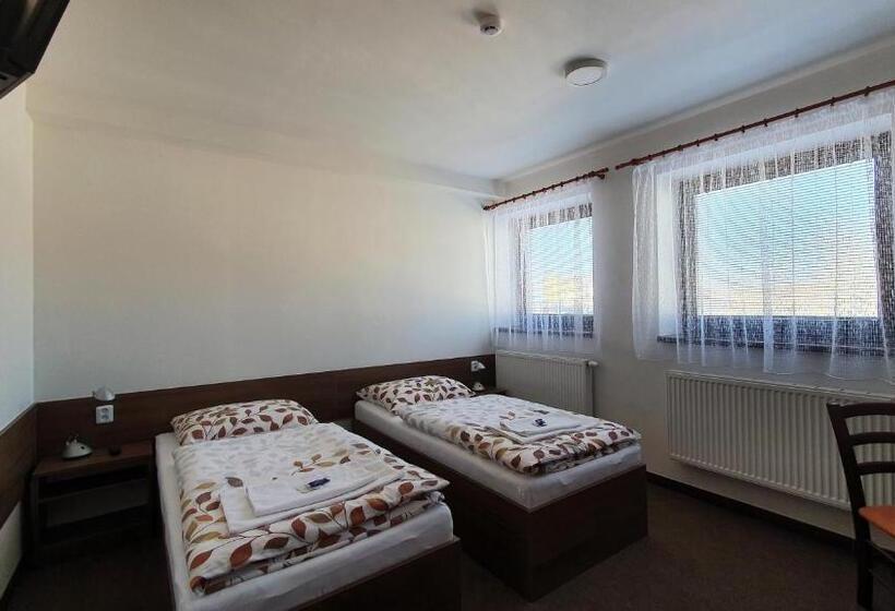 带3个卧室的公寓, Motorest U Kola