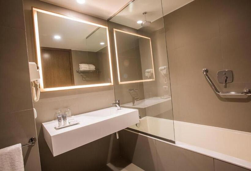 اتاق استاندارد با تخت بزرگ, Dazzler By Wyndham Lima San Isidro