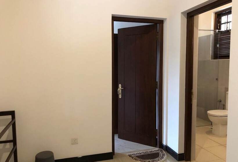 اتاق لوکس, The Tamarind