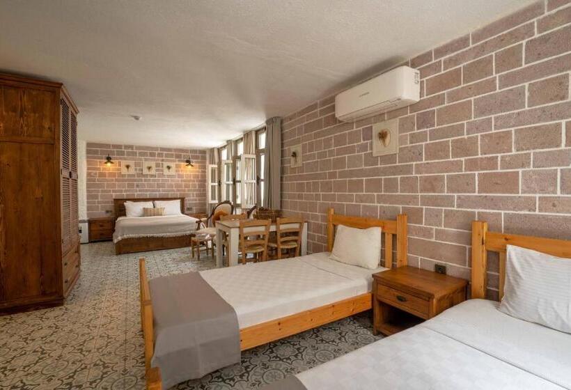 Quarto Familiar, Cunda