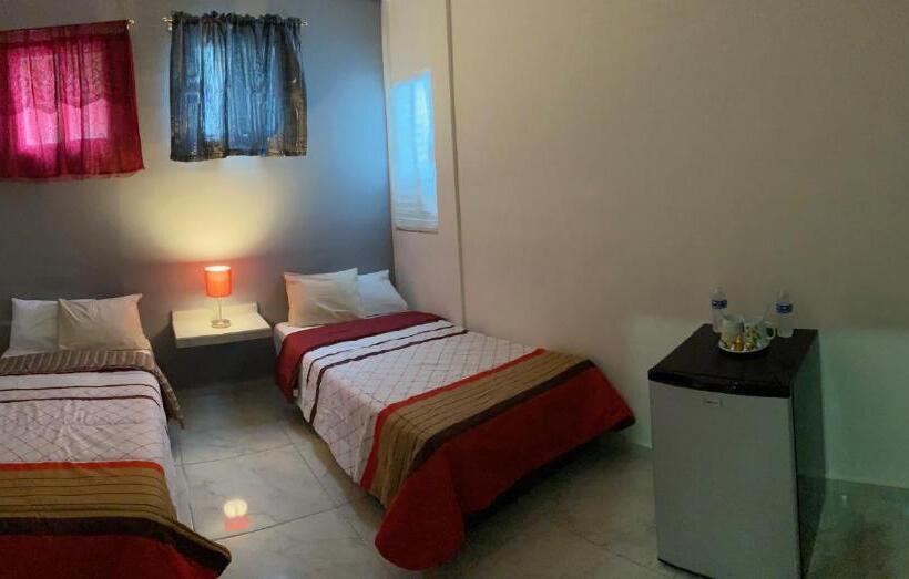 اتاق استاندارد سه نفره, Las Gardenias