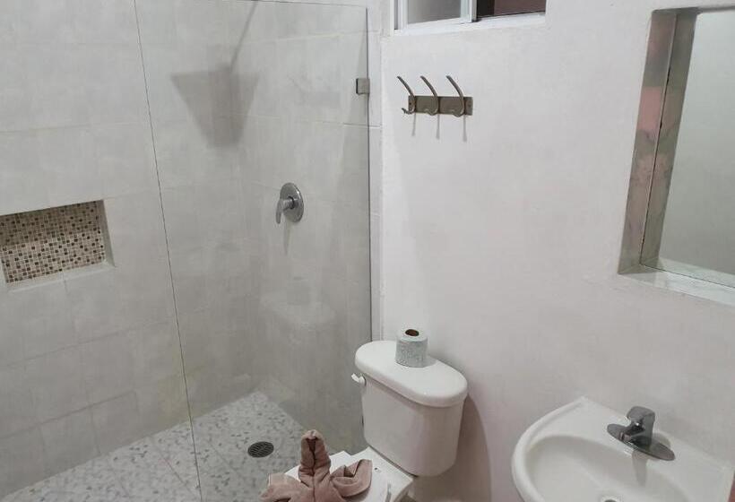 اتاق استاندارد سه نفره, Las Gardenias