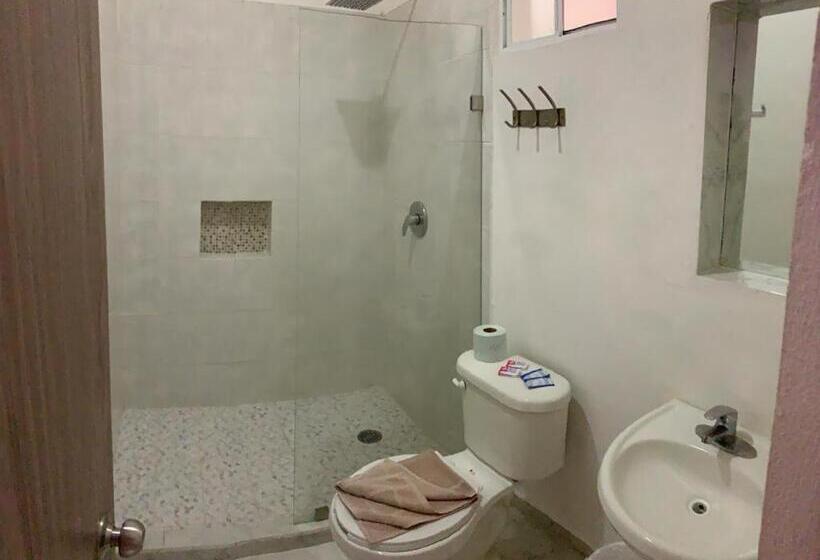 اتاق استاندارد سه نفره, Las Gardenias