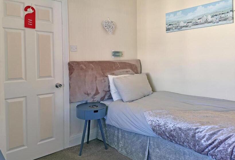 חדר משפחתי, The Rufford