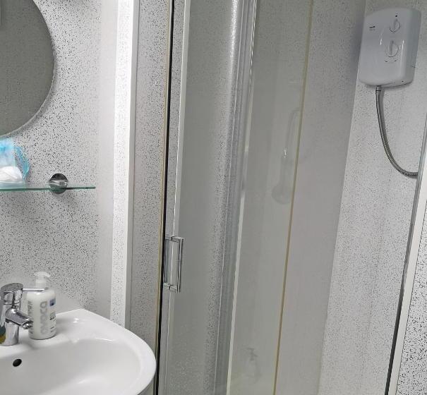 חדר משפחתי, The Rufford