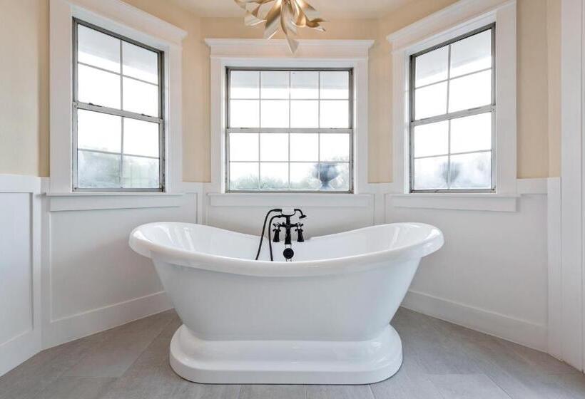 Люкс, The Plantation House Boutique Inn