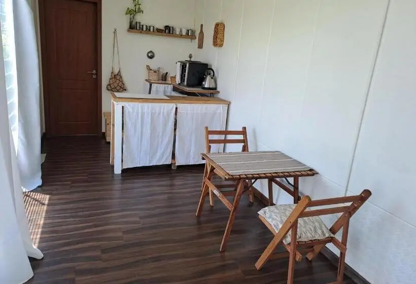 エコノミールーム, La Estacion Colonia