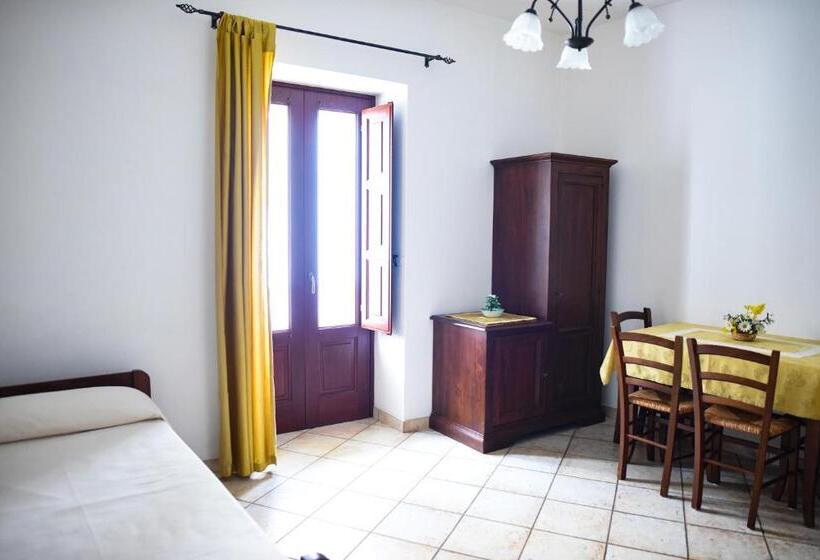 带1个卧室的带阳台的公寓, Residence Marina Corta