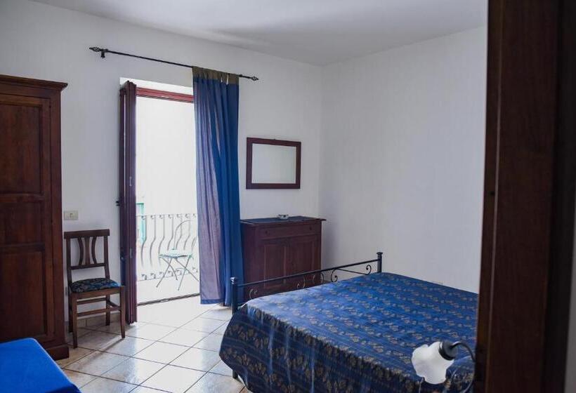 带1个卧室的带海景的公寓, Residence Marina Corta