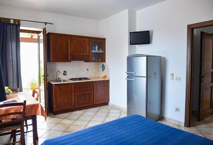 带1个卧室的带海景的公寓, Residence Marina Corta