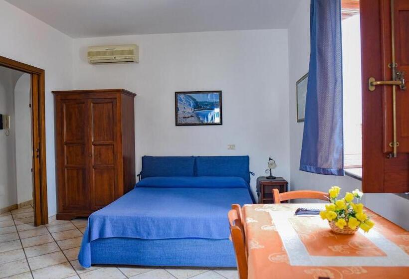 带1个卧室的带海景的公寓, Residence Marina Corta