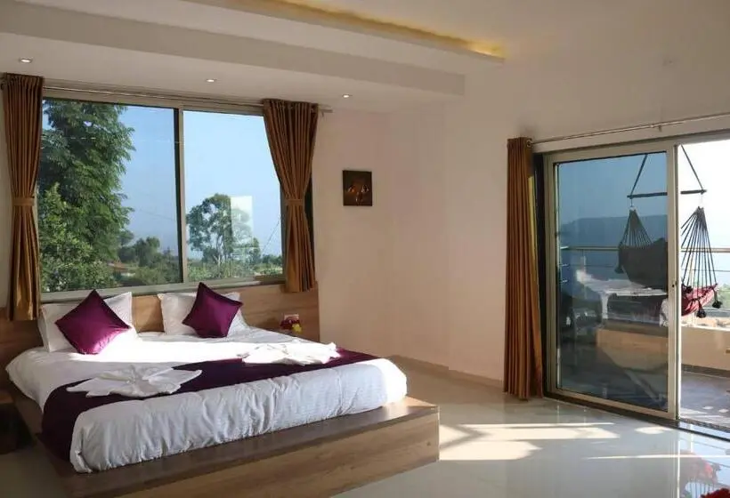 Premium room w/ mountain view, Mahabaleshwar Fragrance