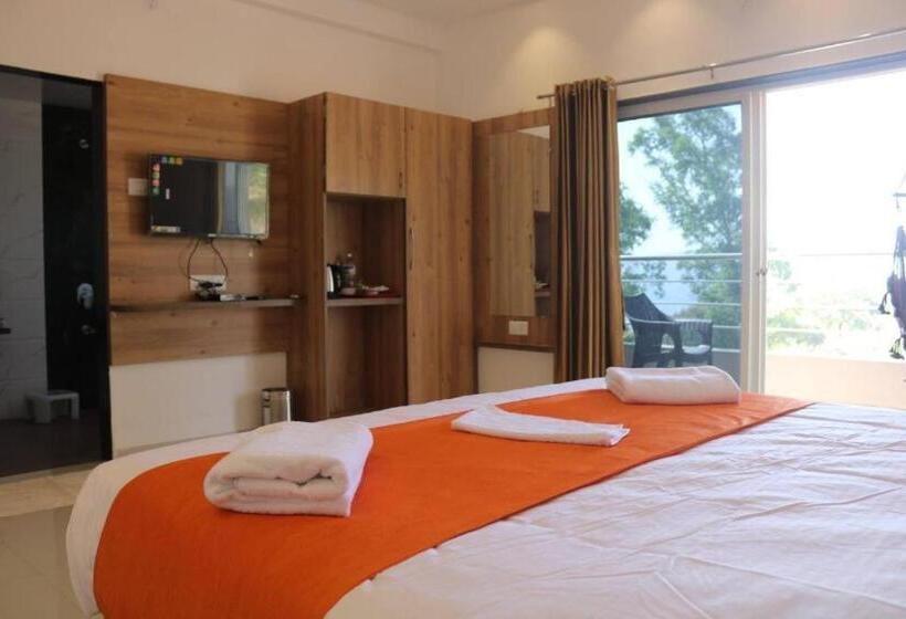 Premium room w/ mountain view, Mahabaleshwar Fragrance