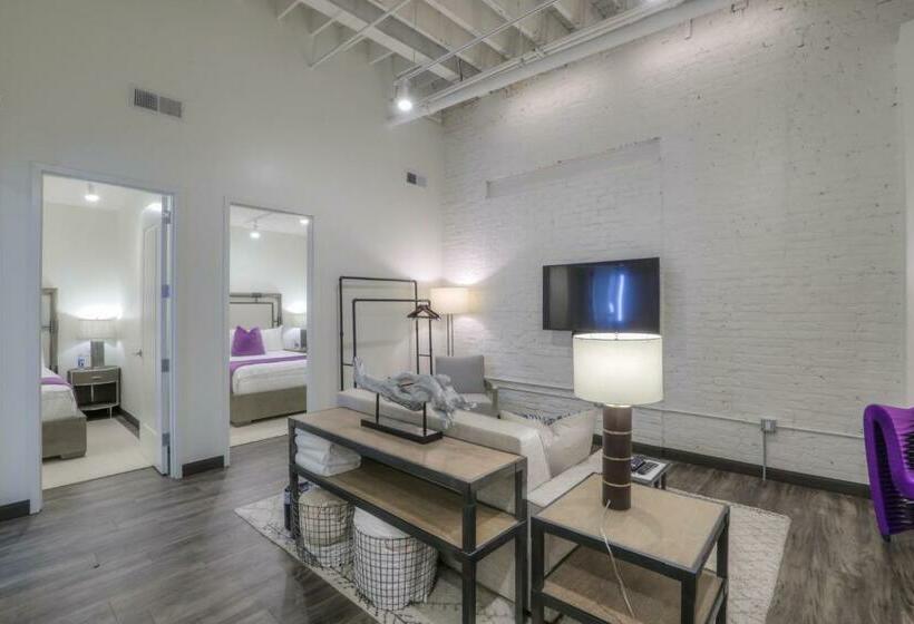 سوییت, Studio 154 Luxury