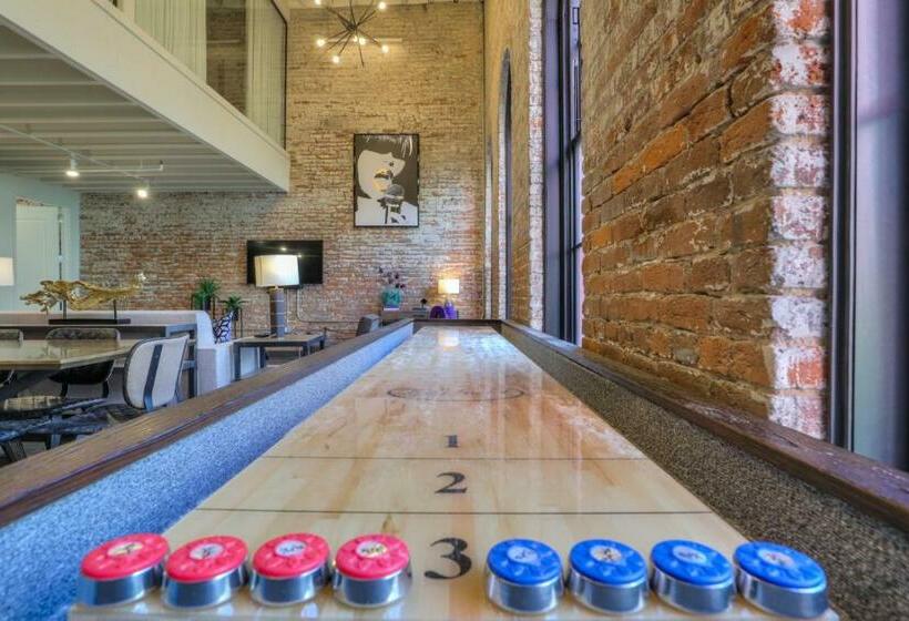 سوییت, Studio 154 Luxury