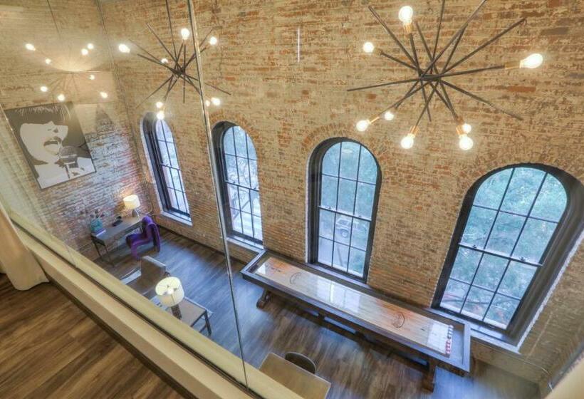 سوییت, Studio 154 Luxury