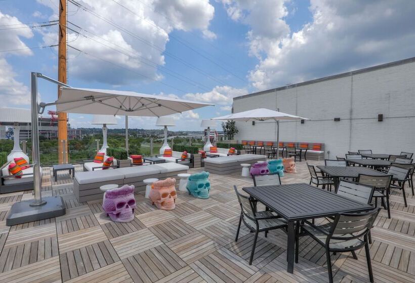 سوییت, Studio 154 Luxury