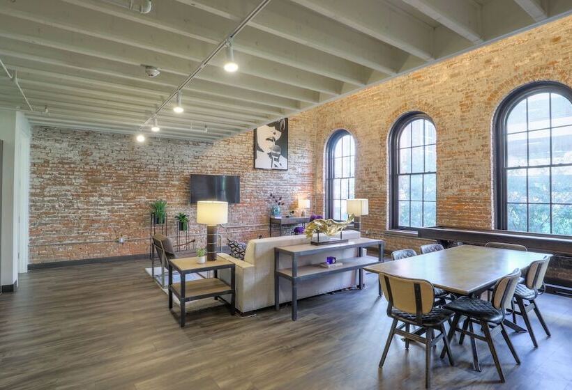 سوییت, Studio 154 Luxury