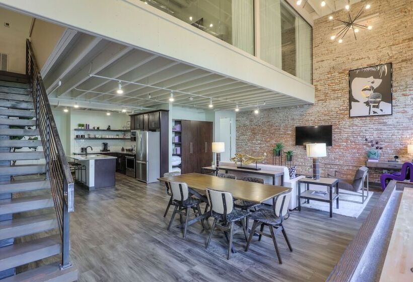 سوییت, Studio 154 Luxury