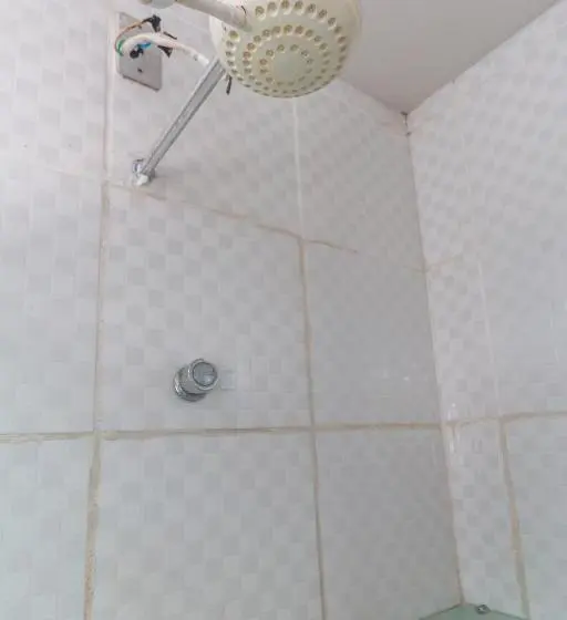 エコノミー４人部屋, Alfa Hotel Vespasiano