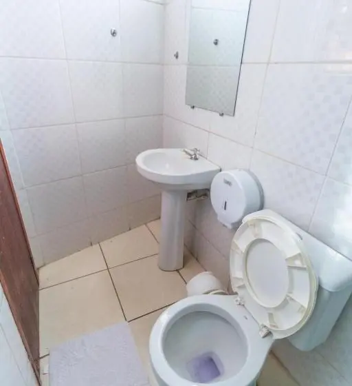 エコノミー４人部屋, Alfa Hotel Vespasiano