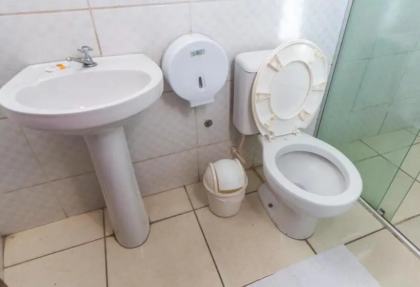エコノミー４人部屋, Alfa Hotel Vespasiano