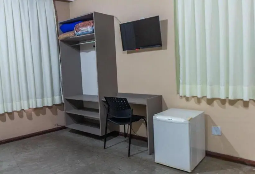エコノミー４人部屋, Alfa Hotel Vespasiano