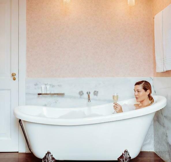 디럭스 룸 킹사이즈 침대, Reggia Catarina