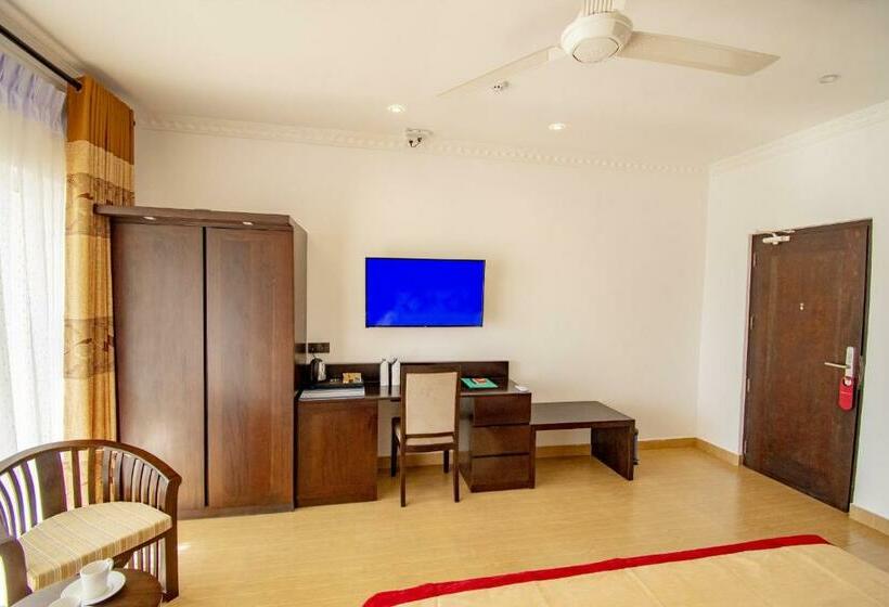 اتاق لوکس با چشم‌انداز دریا, Manara Beach