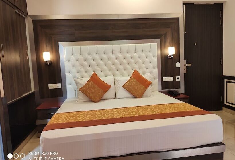 バルコニー付きデラックスルーム, Wood Stock Kasauli   Rooms & Cottages   Panoramic View & Balcony Rooms