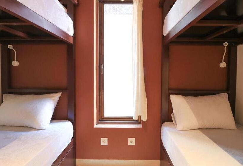 חדר משפחתי, Gelatik Bed And Breakfast