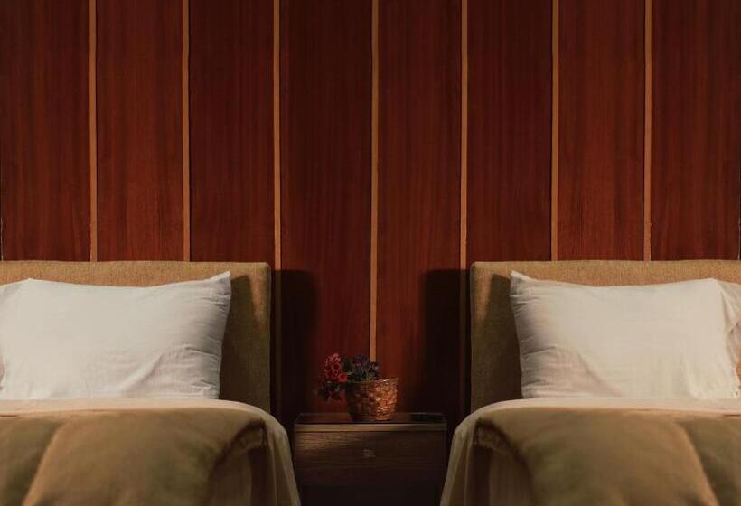 اتاق استاندارد سه تخته با سرویس بهداشتی مشترک, Holy Sheet Hostel