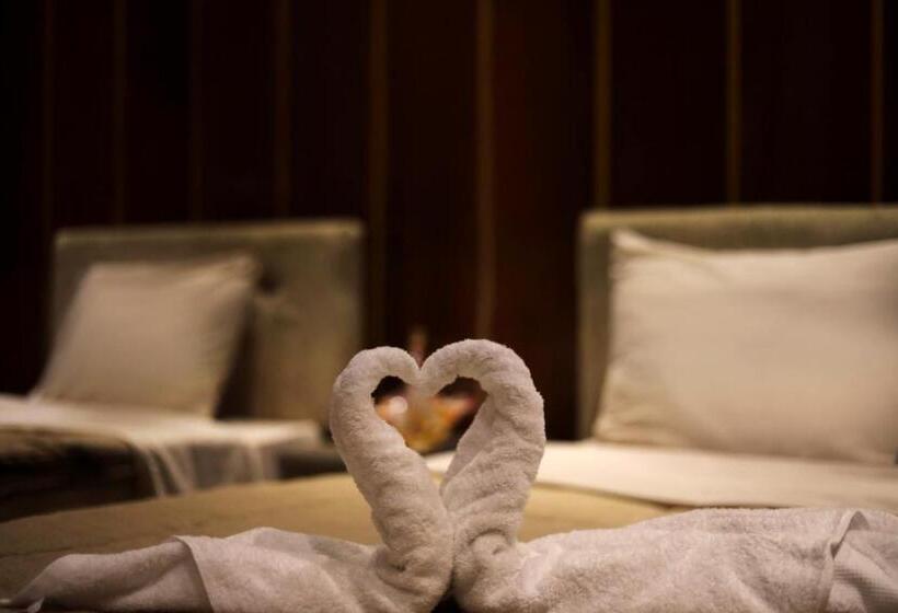 اتاق استاندارد سه تخته با سرویس بهداشتی مشترک, Holy Sheet Hostel