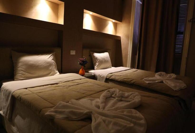 اتاق استاندارد, Holy Sheet Hostel