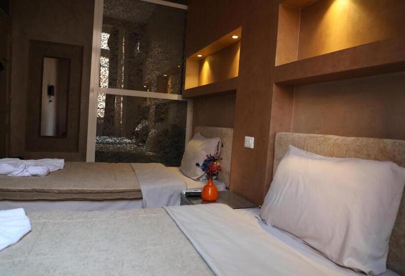 اتاق استاندارد, Holy Sheet Hostel