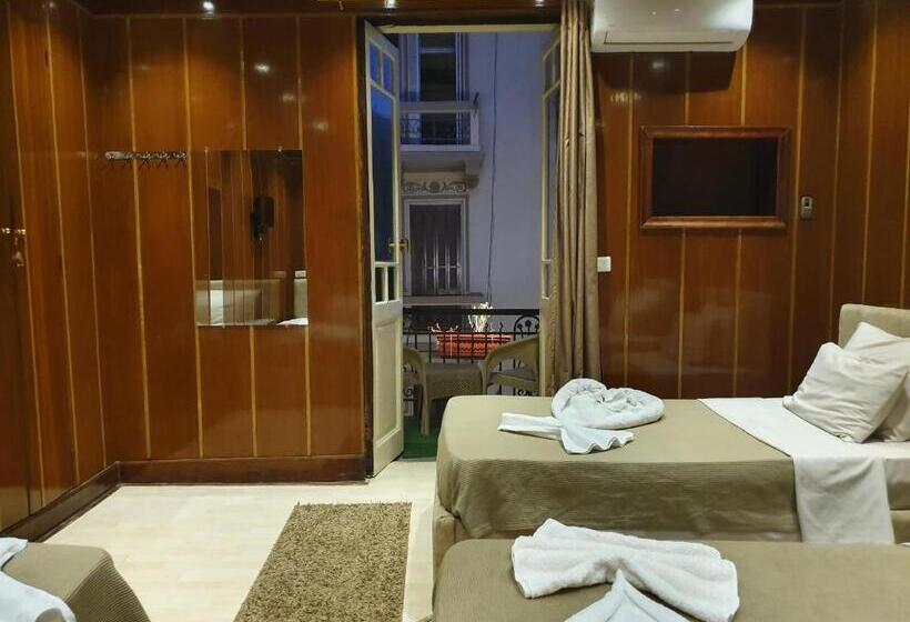 اتاق استاندارد یک تخته با سرویس بهداشتی مشترک, Holy Sheet Hostel