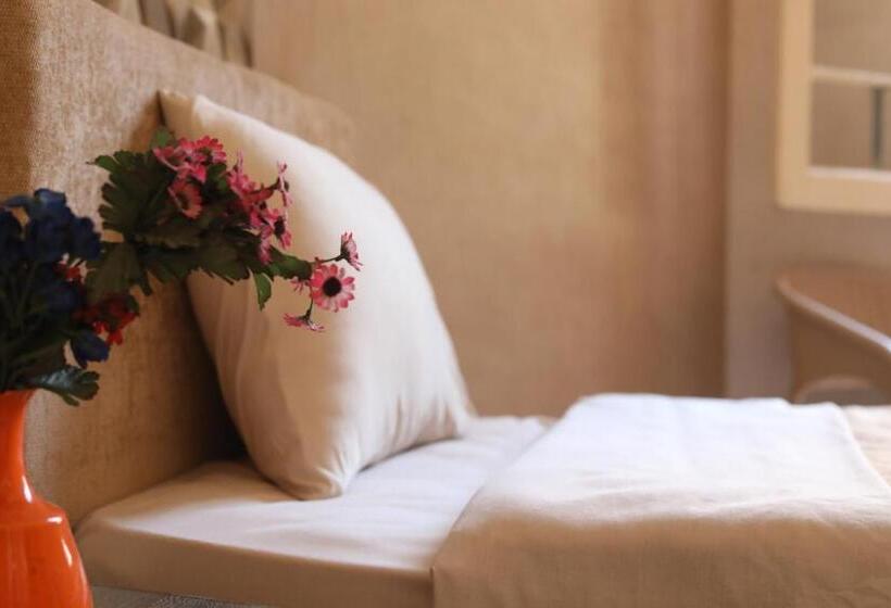 اتاق استاندارد یک تخته با سرویس بهداشتی مشترک, Holy Sheet Hostel