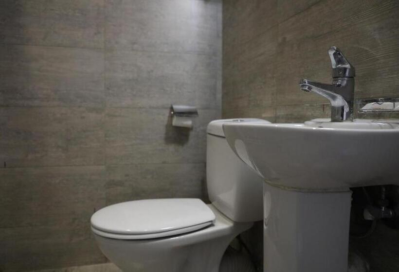اتاق استاندارد یک نفره, Holy Sheet Hostel