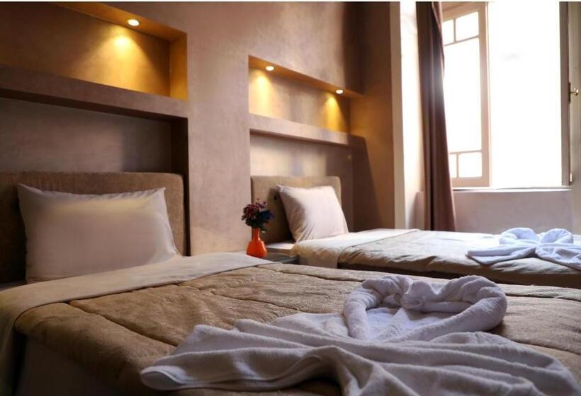 اتاق استاندارد یک نفره, Holy Sheet Hostel