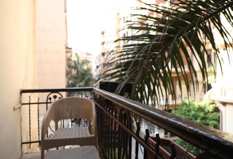 اتاق استاندارد سه نفره, Holy Sheet Hostel