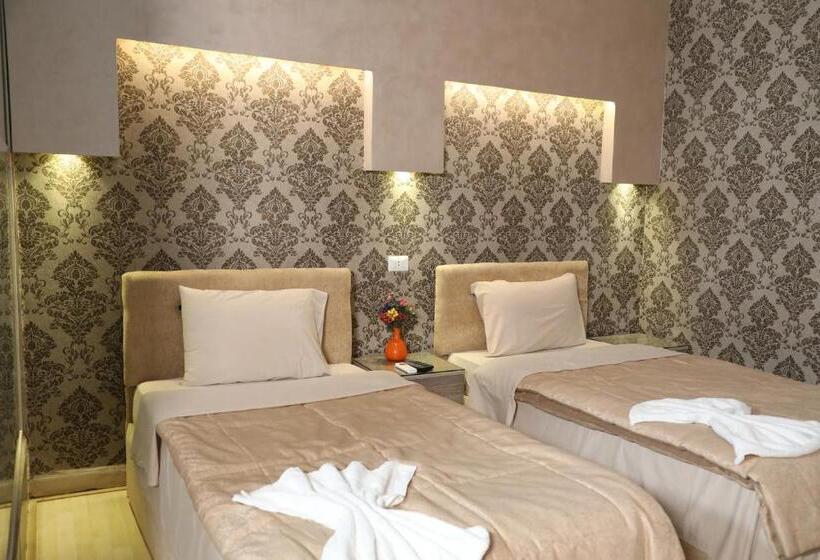 اتاق استاندارد سه نفره, Holy Sheet Hostel