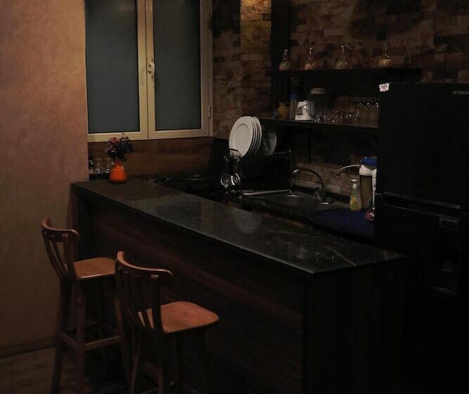 اتاق استاندارد یک تخته با سرویس بهداشتی مشترک, Holy Sheet Hostel