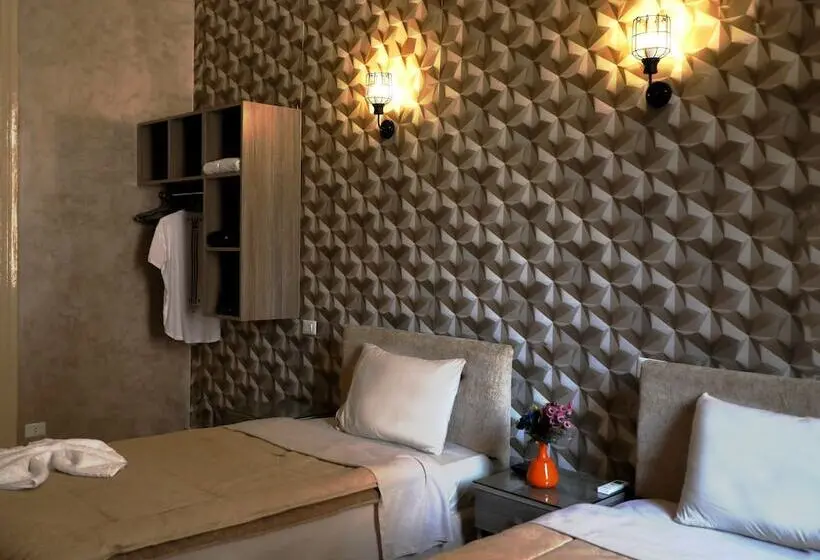 اتاق استاندارد یک تخته با سرویس بهداشتی مشترک, Holy Sheet Hostel
