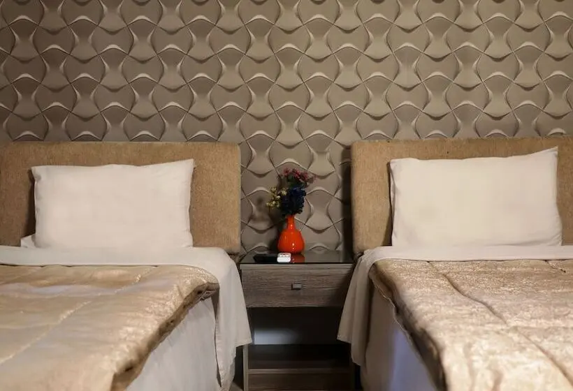 اتاق استاندارد با سرویس بهداشتی مشترک, Holy Sheet Hostel