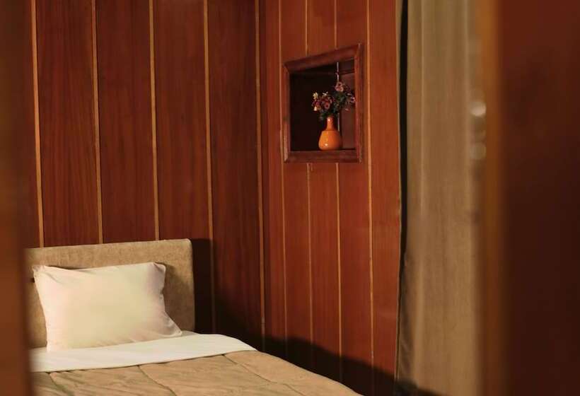 اتاق استاندارد سه تخته با سرویس بهداشتی مشترک, Holy Sheet Hostel