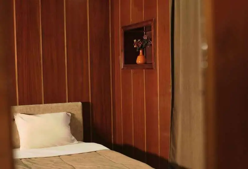 اتاق استاندارد سه تخته با سرویس بهداشتی مشترک, Holy Sheet Hostel