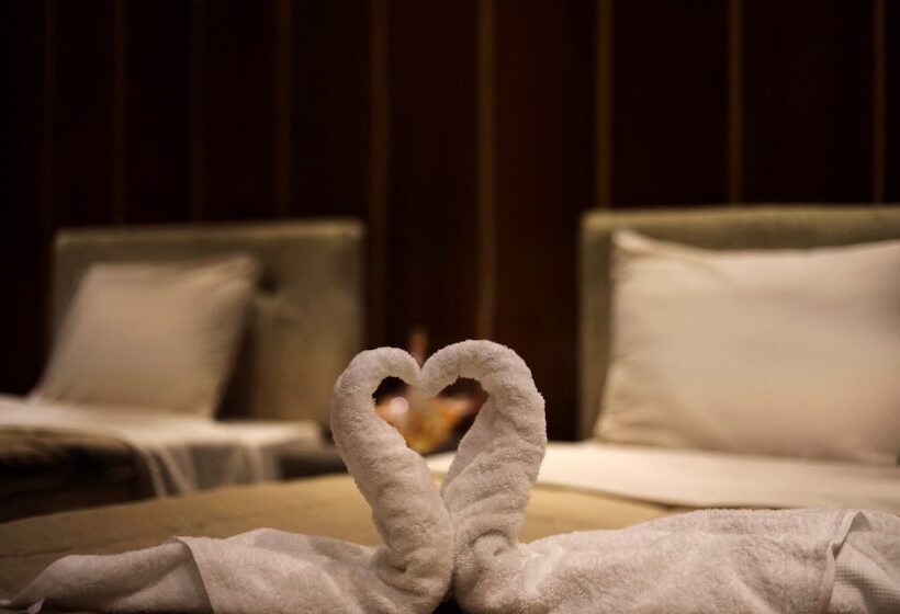 اتاق استاندارد سه تخته با سرویس بهداشتی مشترک, Holy Sheet Hostel